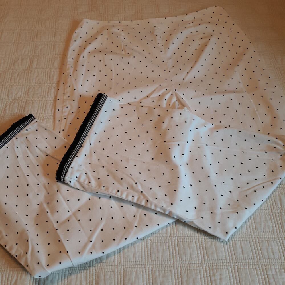 David Paul Size 8 Cropped Pants White with Black Polka Dots Cute Trim on Hem EUC